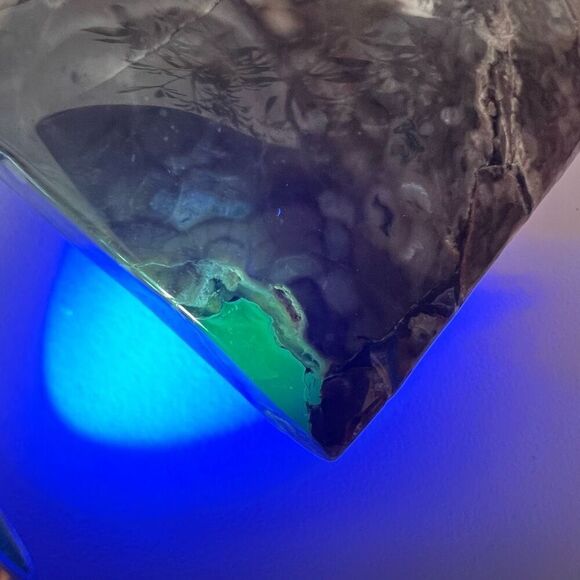 Volcano Agate Heart Carving UV Reactive (9) - Picture 6 of 13